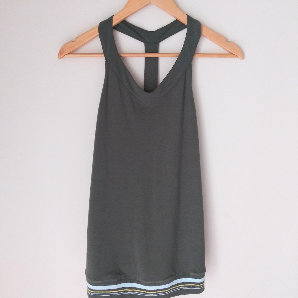 Thrive Societe top olive green size Large